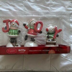 NICHOLAS Holiday Cheer Snowman Set - Red, Green, White